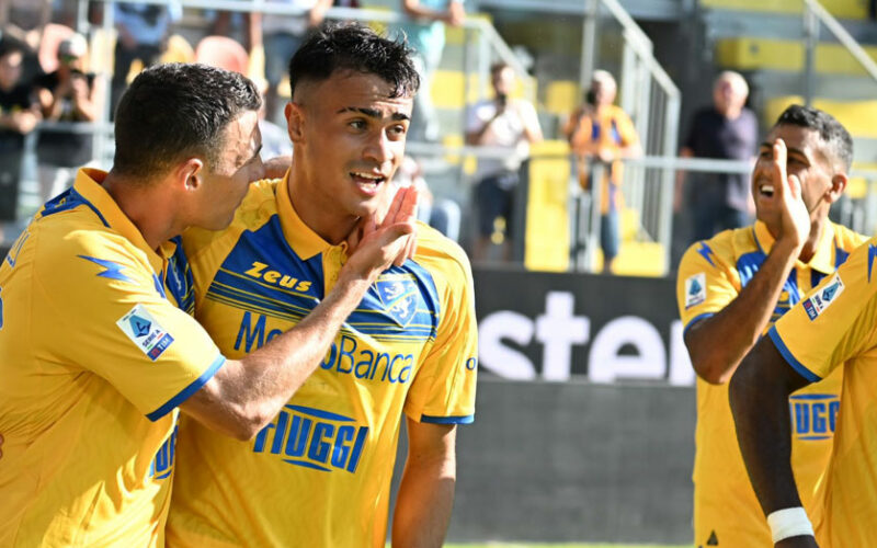 SPORT/CALCIO – Serie A: I giovani Leoni stupiscono ancora, Frosinone – Verona 2-1. Il tabellino