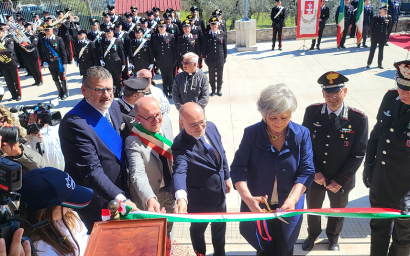 FONTANA LIRI – Inaugurata la nuova caserma dei Carabinieri. Quadrini: “Dopo anni un’idea che diventa realtà, simbolo di sicurezza e legalità”