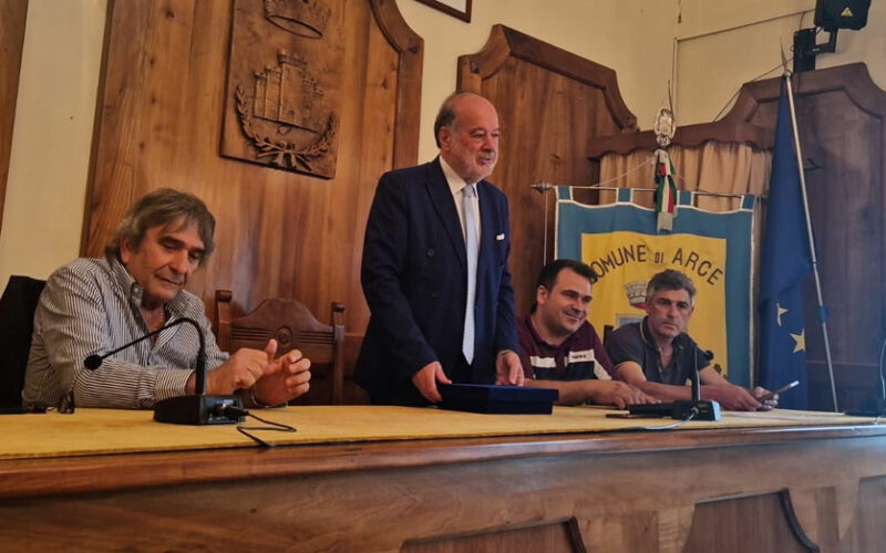 ARCE/SPORT – L’Amministrazione comunale festeggia la promozione nel prossimo campionato di Eccellenza dell’US Arce