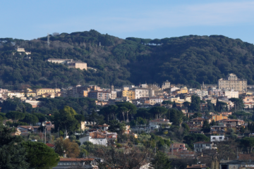 FRASCATI (Rm) – La sosta sulle strisce blu e il parcheggio “Frascati Consal” ora si pagano con Telepass