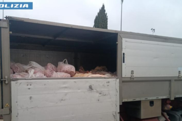 CRONACA – Trasportava carne scaduta (Pollame). Fermato e contravvenzionato dalla Polizia di Stato